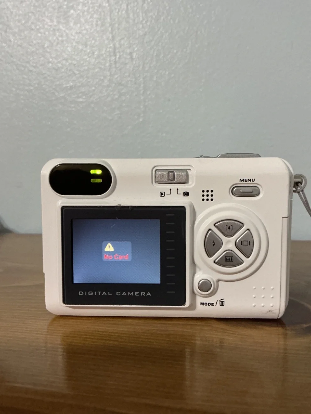 Y2K VuPoint Solutions 5.0 Megapixels White Digital Camera